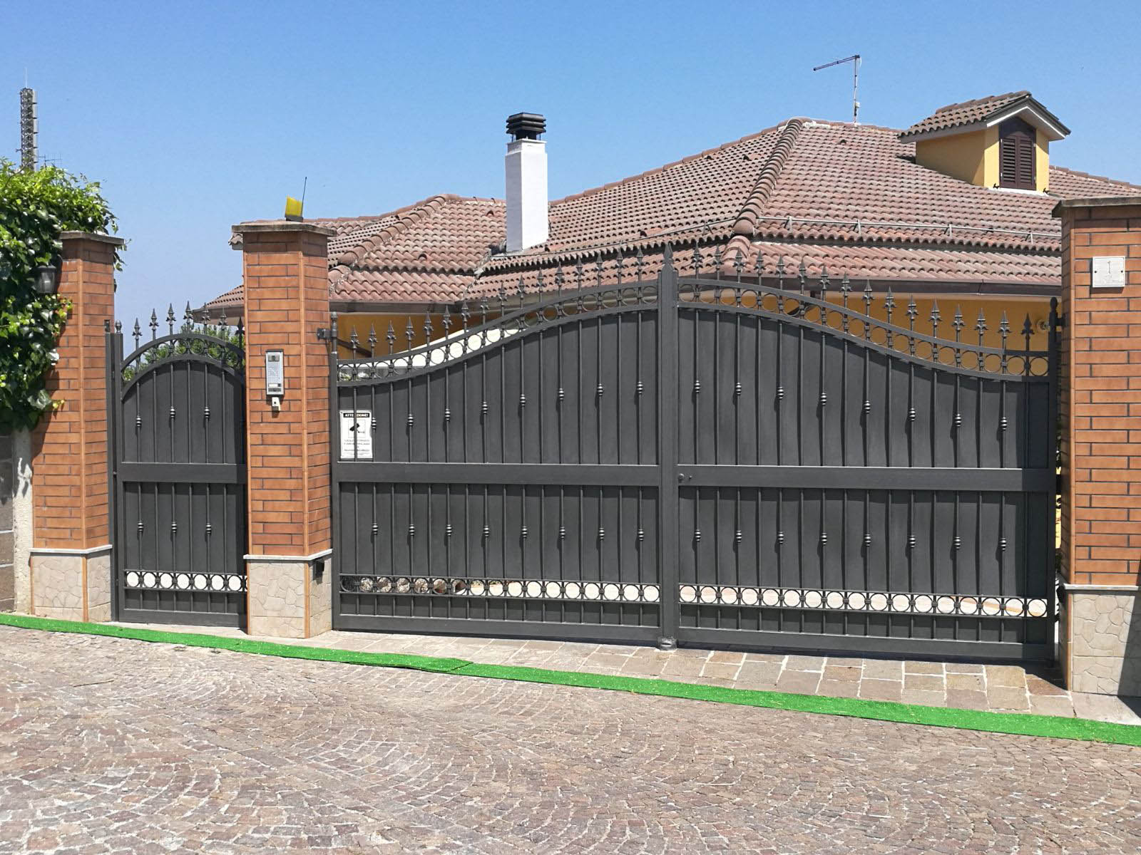 Cancelli e recinzioni Metecno Infissi - Matera